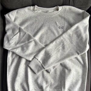 ALO Yoga Woman’s Light Gray Crewneck Sweater